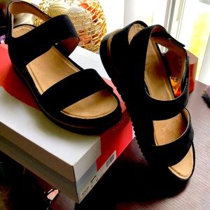 Naturalizer Women’s Suede Sandals